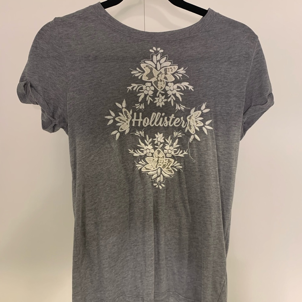 Grey tee